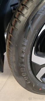Celoročne pneumatiky 215/60 R17 - 2