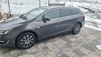 Opel Astra J sportstourer - 2