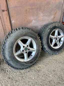 Pneu SAHARA 4x4 195/80 r15 - 2