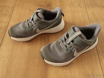 Tenisky NIKE č. 27,5 (vnút. dĺžka 17,7 cm) - 2