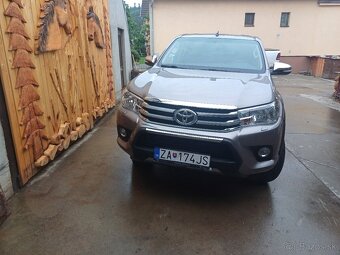 Toyota Hilux - 2