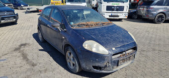 Lacno rozpredám Fiat Grande Punto na náhradné diely - 2