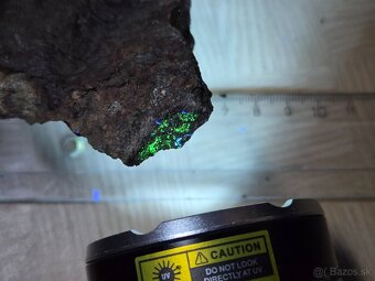 Uránový minerál #26 - UV aktívny (Muráň, SR) - 2