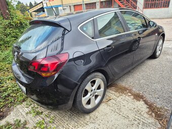 Opel Astra J 1.6 benzin LPG 2010 pojazdne - 2
