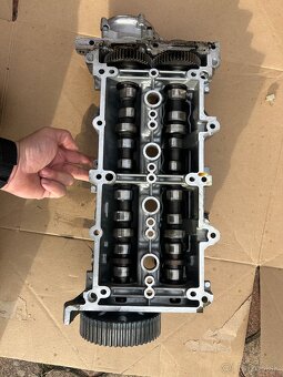Predám hornú hlavu valcov , vačkové hriadele Fiat Ducato 2,2 - 2