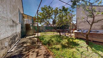 PREDAJ – STARŠÍ TEHLOVÝ RODINNÝ DOM V HRNČIAROVCIACH NAD PAR - 2