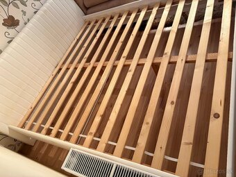 Biela dvojlôžková posteľ - zachovalá - 2