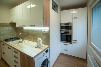 Na prenájom ZREKONŠTRUOVANÝ 2 izbový byt v Púchove+zariadený - 2