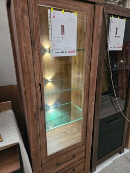 VITRINA S OSVETLENÍM,NOVÁ - 2