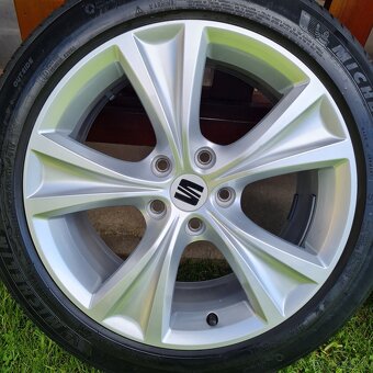 ALU disky Seat R17 5x112 Letne pneu 225/45 R17 - 2