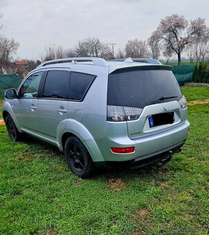 Mitsubishi Outlander - 2