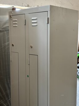 4-dverové šatníkové skrine typu Z - použité - 2