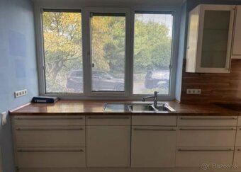 Moderní kuchyňská linka s vestavěnými spotřebiči,5624 - 2