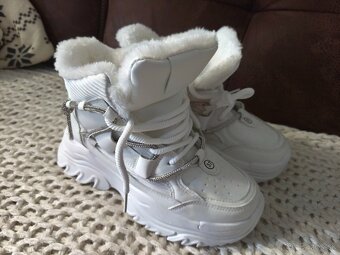 Predám nové zateplené dámske topánky velk.41 - 2