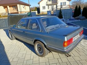 BMW E30 320i - 2