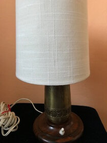 Stolná lampa z  mosadznej nábojnice -ručne tepaná - 2