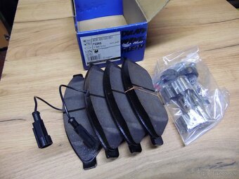 HELLA PAGID 8DB 355 020-661 Brzdové doštičky - 2