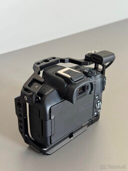 Canon R50 + klietka SmallRig + HDMI port SmallRig - 2