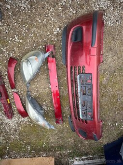 Predám svetlo kapota nárazník Dvere Yaris VERSO 1999-2004 - 2