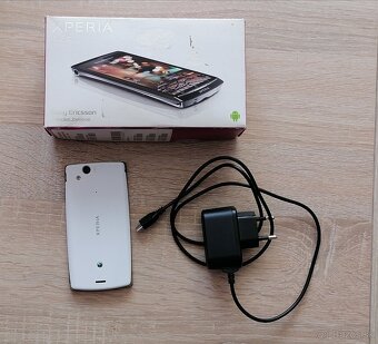 Sony Xperia LT18i - 2