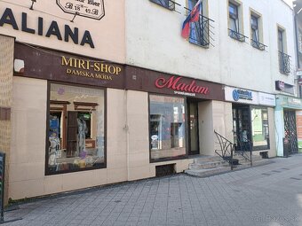 frekventovaná pešia zóna ul.Podhora 26 - 2