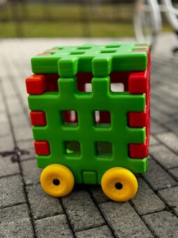 predám stavebnicu veľké kocky 20ks - 2