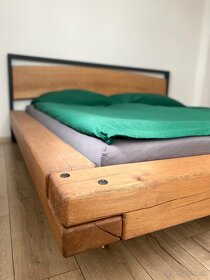 Masívna posteľ z dubových hranolov - 2