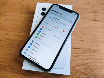 Apple iPhone 11 64GB - 2