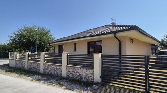 Na predaj 4-izbový bungalov s garážou a krytou terasou – Hru - 2