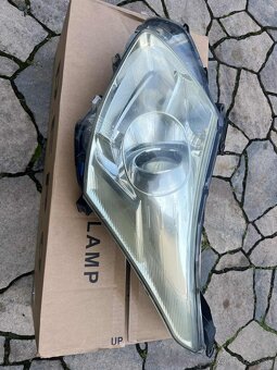 Predné svetlomety Toyota Avensis - 2