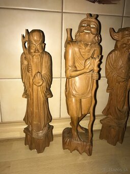 Drevené sošky. - 2