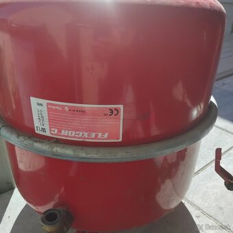 Predám Expanzná nádoba + čerpadlo - 2