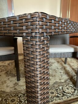 Predám záhradný set – stôl so sklom + 2 stoličky - 2