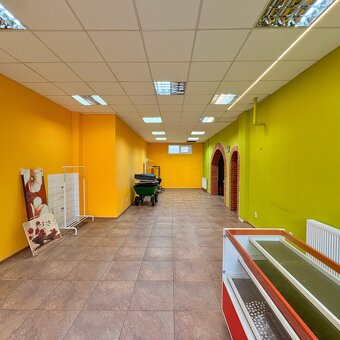 Atraktívny obchodný priestor v centre Levíc - 2