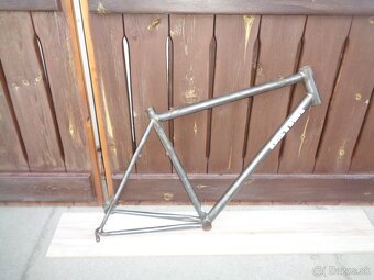 Crossovy ram ocelovy na kotuc brzdu zberatelsky kus - 2