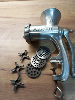 Mlynček na mäso - 2