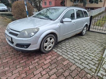 Predám na náhradné diely opel astra station wagon (2006) - 2