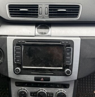 Vw Passat b7 2,0 tdi R-LINE - 2