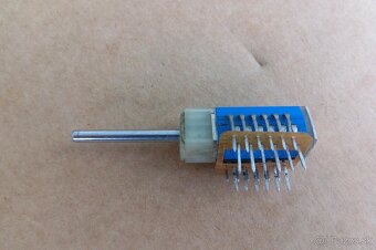 Elektro súčiastky . - 2