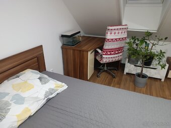 Predam postel zo pc stolikom - 2