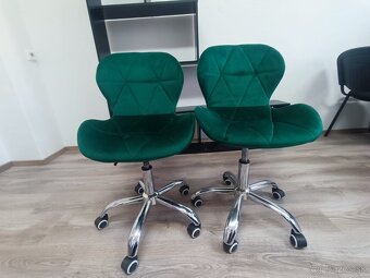 Kancelársky stôl a otočné stoličky - 2