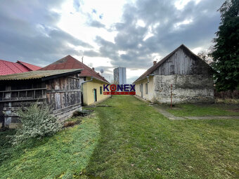 Dva staršie domy s veľkým pozemkom pri centre Michaloviec. - 2