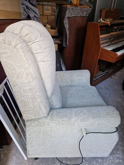 Predám elektrické kreslo - armchair, lazy boy za 80eur - 2