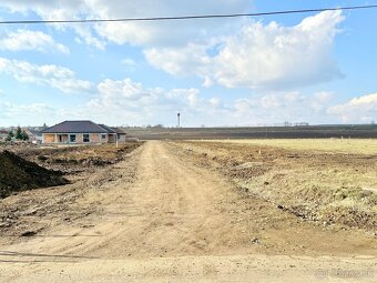 MAĎARSKO - ENCS STAVEBNÝ POZEMOK 1.000 M2, VŠETKY IS. - 2