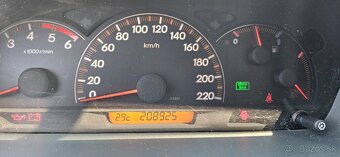 Honda FR-V 6-miestne - 2