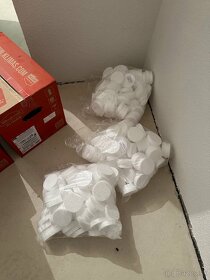 Hmoždiny / plast. Tŕň - 2