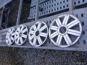 Predám 4 kusi puklice R16 - 2