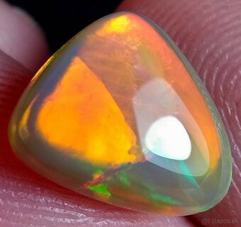 Drahý opál 2,40cts freeform WELO ETIOPIA - 2
