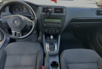 Volkswagen Jetta - 2