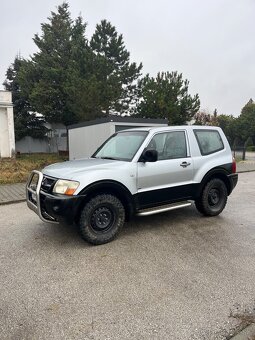 Mitsubishi Pajero - 2